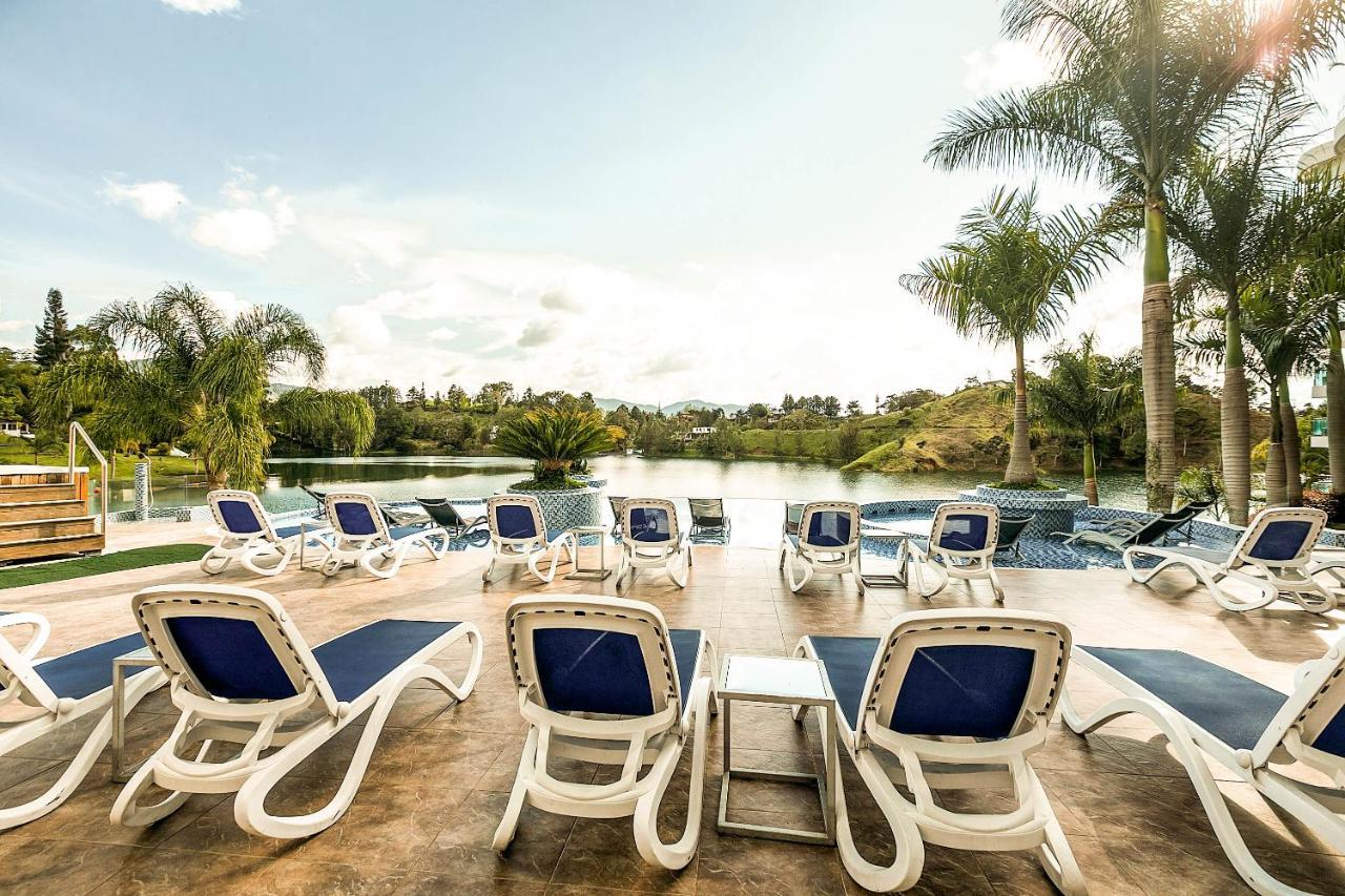 Hotel Los Recuerdos Guatapé Екстериор снимка Club House