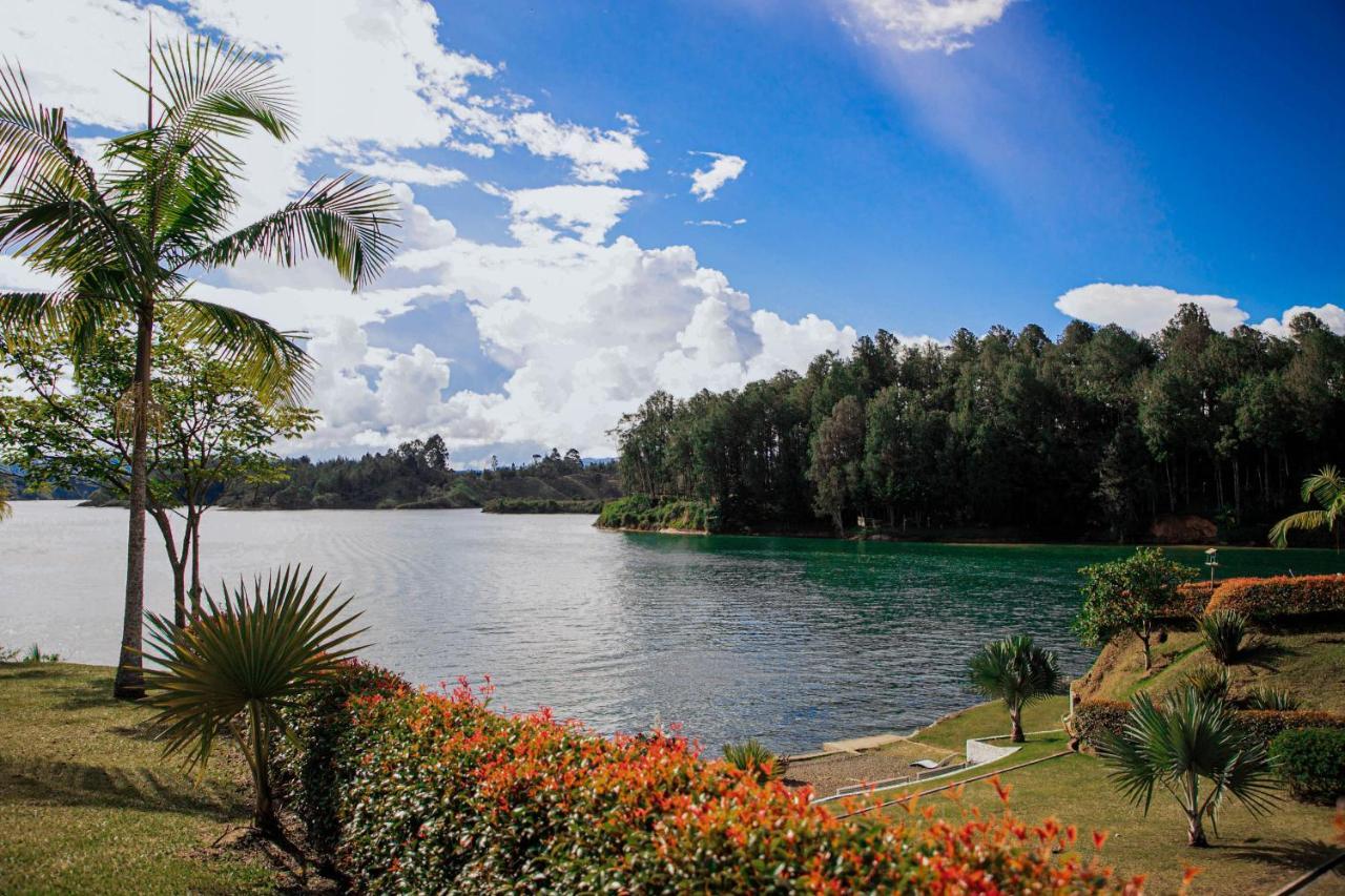 Hotel Los Recuerdos Guatapé Екстериор снимка View of the lake