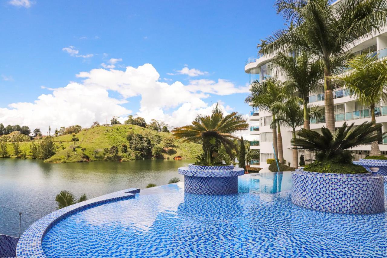Hotel Los Recuerdos Guatapé Екстериор снимка The swimming pool at the resort