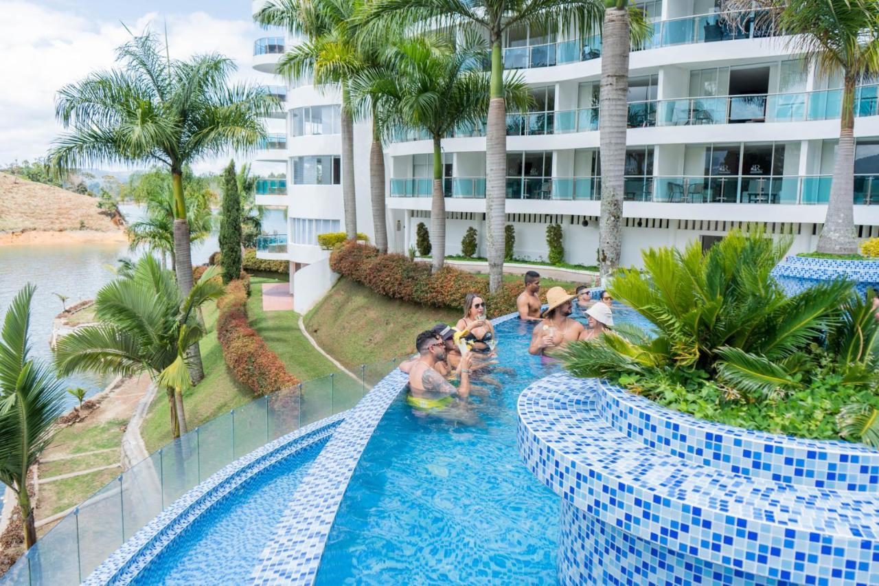 Hotel Los Recuerdos Guatapé Екстериор снимка The lazy river at the resort