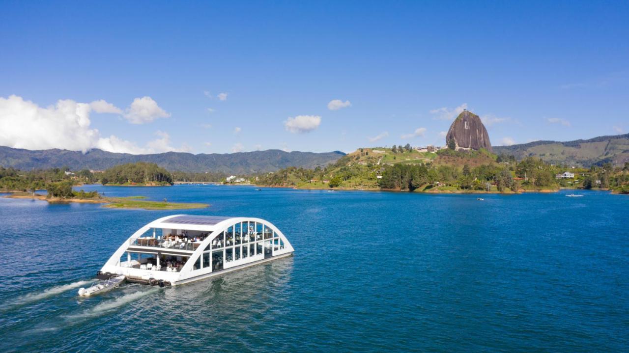 Hotel Los Recuerdos Guatapé Екстериор снимка The Glass Bottom Boat at Lake Awosika