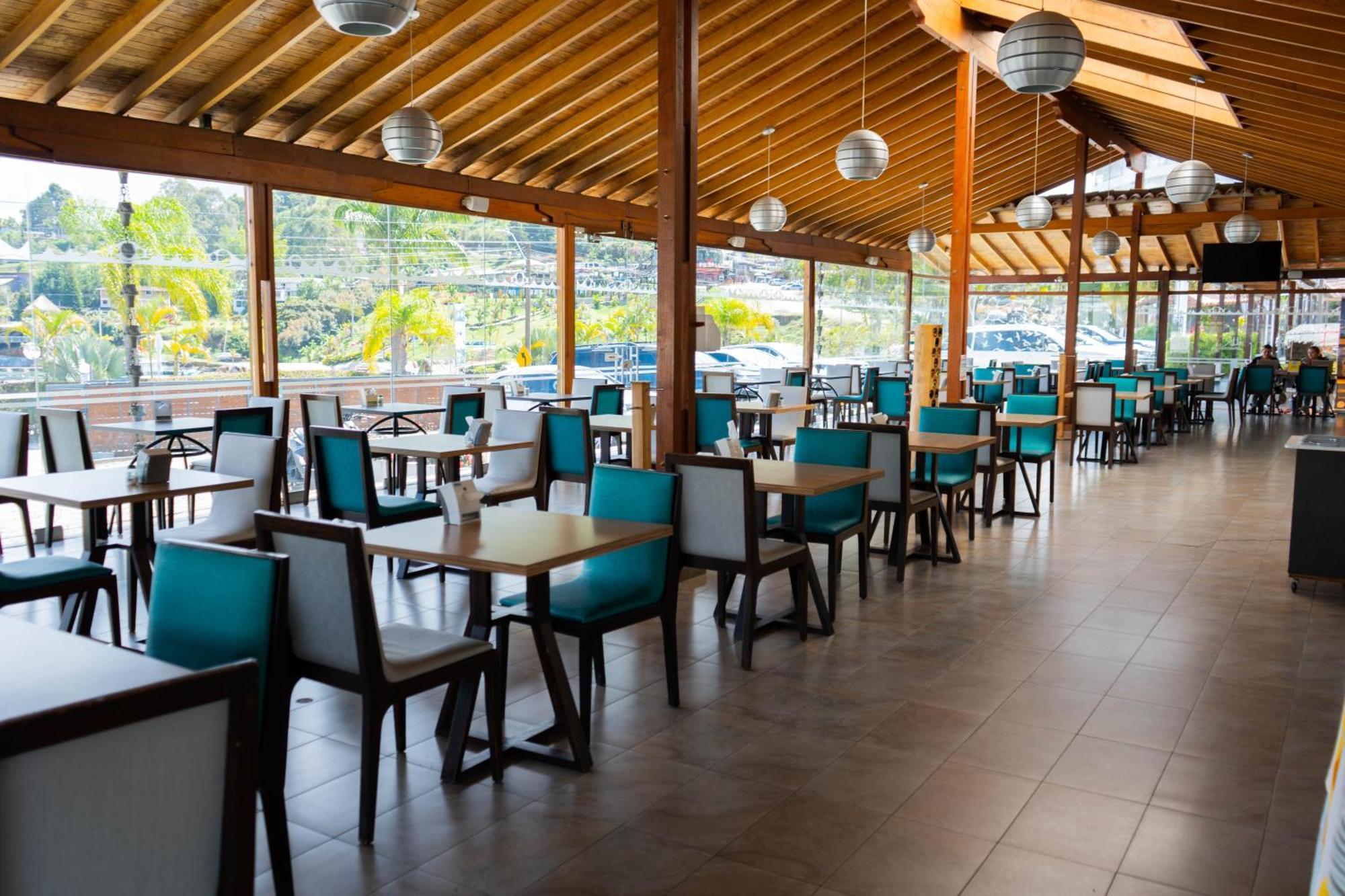 Hotel Los Recuerdos Guatapé Екстериор снимка Restaurant at the airport