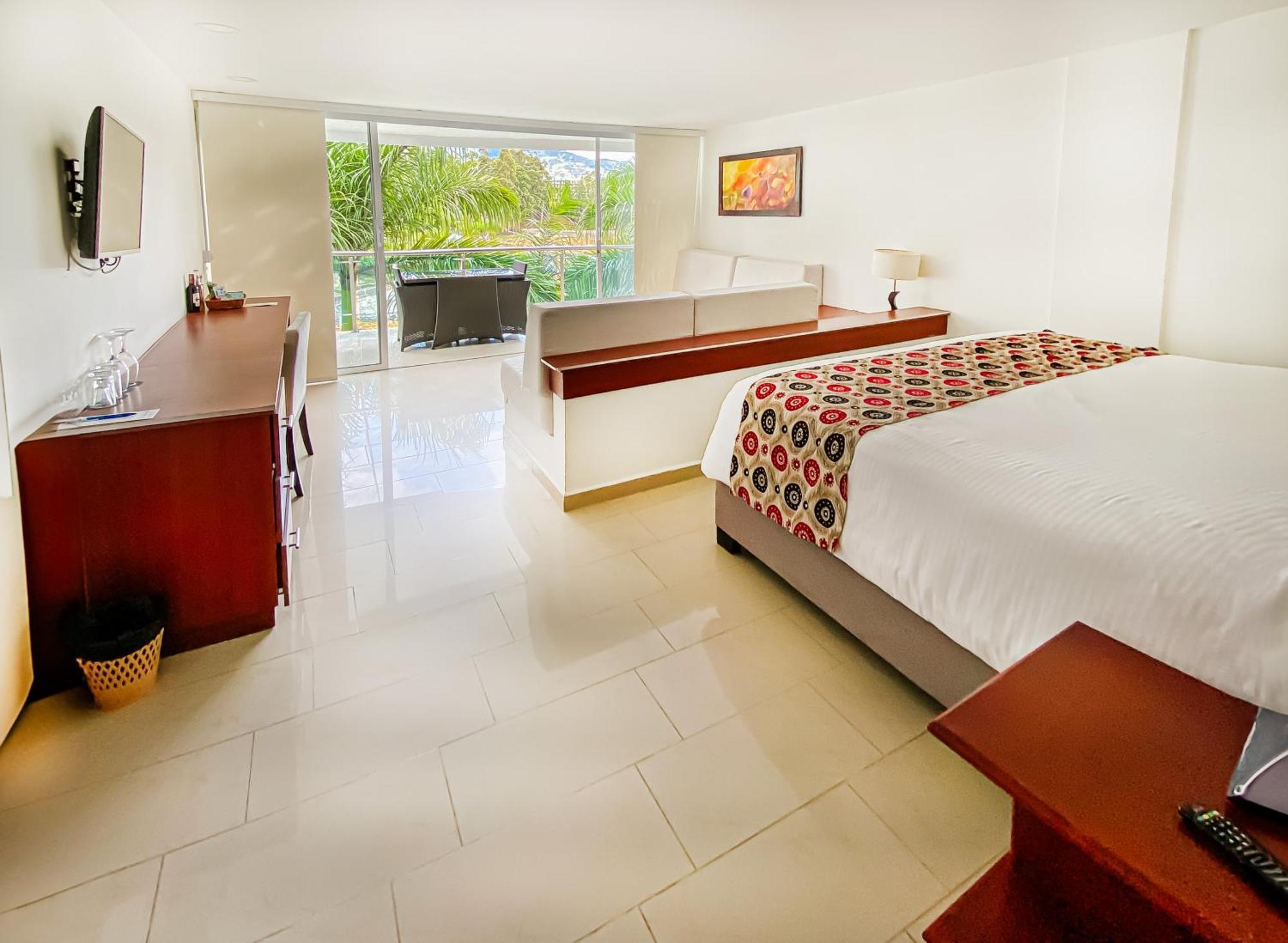 Hotel Los Recuerdos Guatapé Екстериор снимка Junior Suite